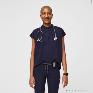 FIGS Rafael Navy Scrub Top XS